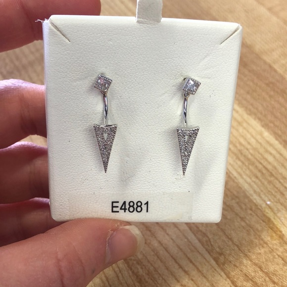 Triangle drop earrings - Picture 4 of 4